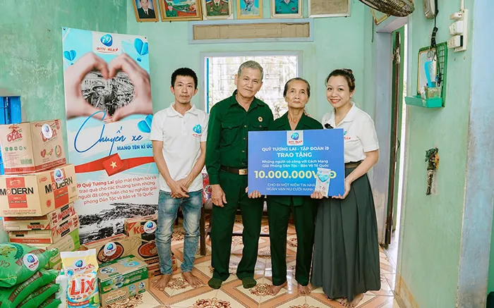 Hình ảnh đại dương rực rỡ với các loài cá và biểu tượng Kingfun, mời gọi người chơi tham gia bắn cá Kingfun